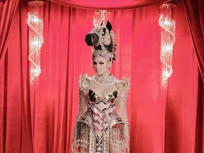 6 Potret Menawan Jihane Almira dengan Kostum Nasional Bertema Kuda NTT