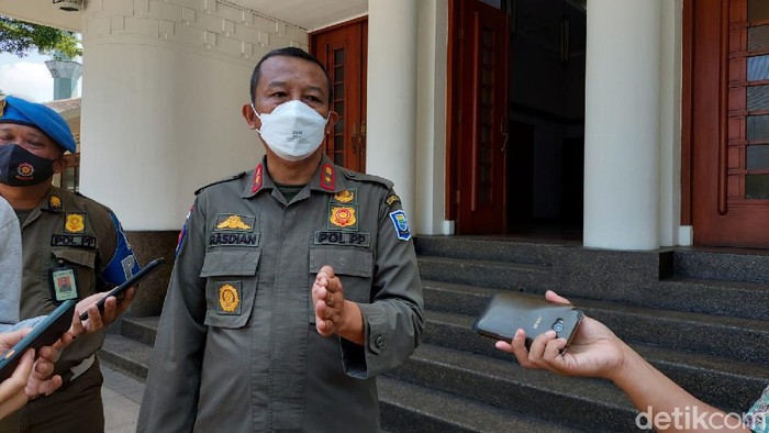 Kepala Satpol PP Bandung Rasdian