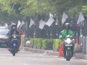 Sandiaga: Gantilah Bendera Putih dengan Merah Putih