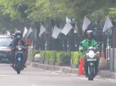 Sandiaga: Gantilah Bendera Putih dengan Merah Putih