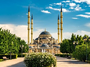 Chechnya Larang Jamaah yang Belum Vaksin Masuk Masjid, Rumah Ibadah Bahai
