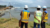 Pembangunan mega proyek ini menelan anggaran sekitar Rp 764 miliar, dengan rincian Rp 375 miliar untuk pembangunan jetty (dermaga) sisi timur dan Rp 389 miliar jetty sisi barat. Adapun pembangunan dilaksanakan sejak 2020 dan ditargetkan kelar pada 2023 mendatang.