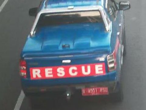 Mobil resque Dinsos di Makassar tabrak lari pesepeda. (dok. Istimewa)