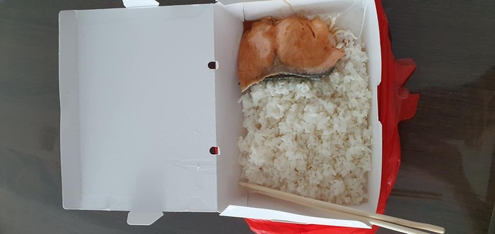 Nasi Salmon Teriyaki Tidak Sesuai Ekspektasi