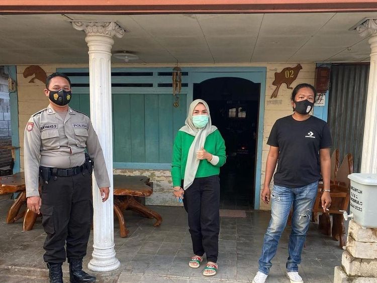 Potret Orang Tua Ayu Ting Ting dan Polisi Satroni Rumah Tukang Bully di Bojonegoro