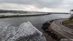 Foto: Pantai Pangandaran Tampak Muram Tanpa Wisatawan