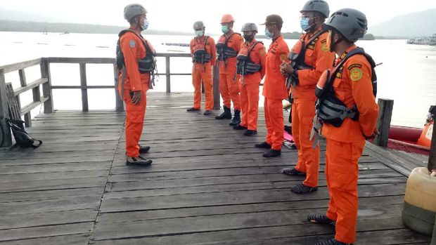 Pencarian korban terjun ke laut di Selat Bali (Dok. Basarnas Bali)