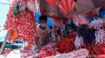 Penjual Bendera Musiman Mulai Marak Jelang Agustusan