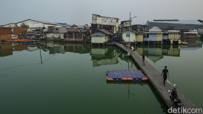 Potret Kampung yang Puluhan Tahun Mengapung di Jakarta Barat