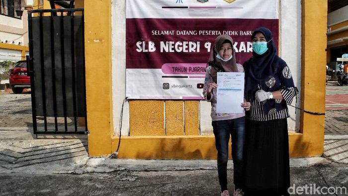 Program vaksinasi COVID-19 terus digencarkan di Ibu Kota Jakarta. Kali ini giliran sejumlah anak berkebutuhan khusus di Jakarta Utara disuntik vaksin COVID-19.