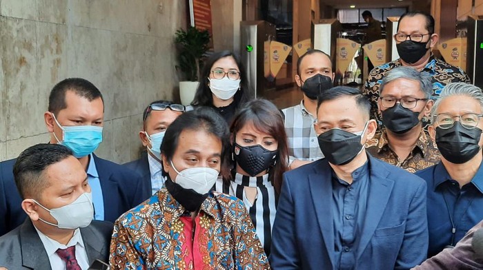 Roy Suryo dan Lucky Alamsyah akhirnya berdamai (Yogi/detikcom)
