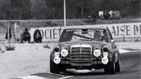 Sejarah kelahiran AMG berawal dari arena balap. Ajang balapan tersebut mempertemukan AMG dalam area sirkuit motorsport sepanjang malam: dimulai pukul 3 sore pada 24 Juli 1971, sekitar 80 mobil balap memulai balapan 24 Hours of Spa-Francorchamps. Foto: Daimler AG/Mercedes-Benz AG