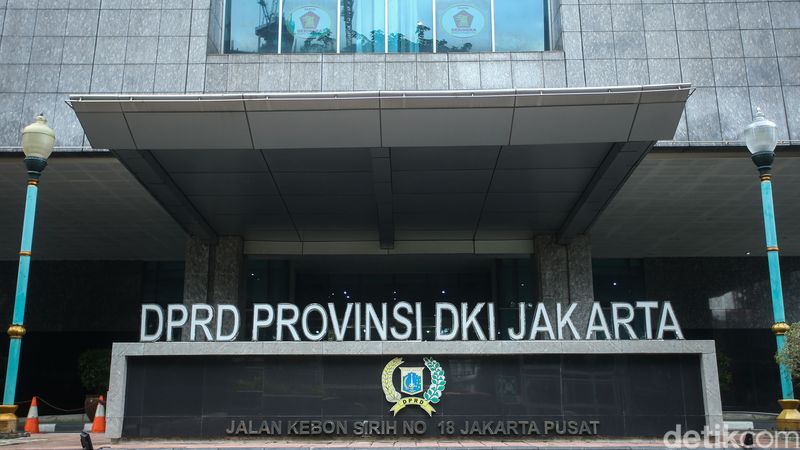 Siapa Influencer Ngaku-ngaku Vaksin Ketiga di DPRD DKI?