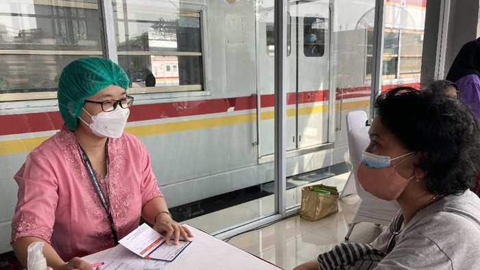 Suasana Vaksinasi di Stasiun Duri