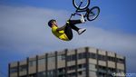 Bebas Bergaya ! Potret Atlet Sepeda BMX Berjumpalitan di Udara
