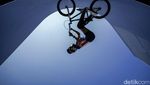 Bebas Bergaya ! Potret Atlet Sepeda BMX Berjumpalitan di Udara