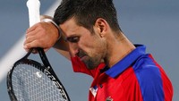 Begini ekspresi Novak Djokovic usai kalah di semifinal Olimpiade Tokyo.