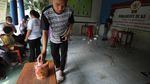 Tukang Cukur Galang Donasi untuk Bantu Warga Terpapar COVID-19