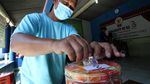 Tukang Cukur Galang Donasi untuk Bantu Warga Terpapar COVID-19