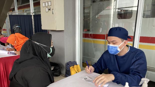 Vaksinasi COVID-19 di Stasiun Duri, Jakbar