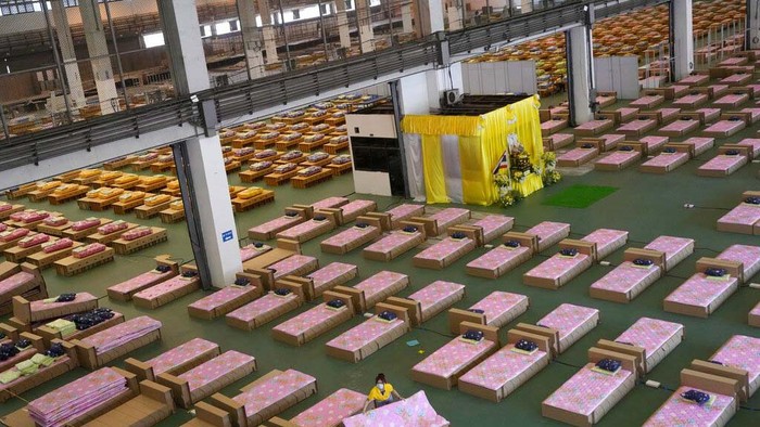 Virus Outbreak Thailand A 1,800-bed field hospital is set up inside a cargo building in Don Mueang International Airport in Bangkok, Thailand, Thursday, July 29, 2021. Health authorities raced on Thursday to set up yet another large field hospital in Thailand's capital as the country recorded a new high in COVID-19 cases and deaths. The hospital, one of many already in use, was being set up at one of Bangkok's two international airports after the capital ran out of hospital beds for thousands of infected residents. (AP Photo/Sakchai Lalit)