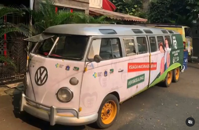 VW Kombi dimodifikasi jadi mobil vaksin keliling