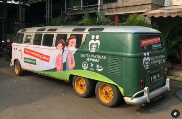 VW Kombi dimodifikasi jadi mobil vaksin keliling