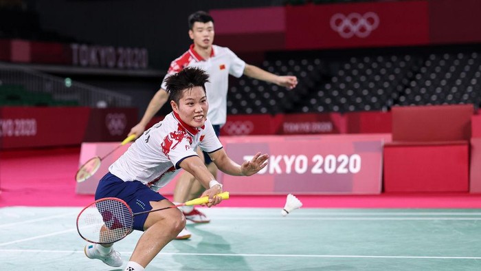 CHOFU, JAPAN - JULY 30: Wang Yi Lyu and Huang Dong Ping(front) of Team China compete against Zheng Si Wei and Huang Ya Qiong of Team China during the Mix Doubles Gold Medal match on day seven of the Tokyo 2020 Olympic Games at Musashino Forest Sport Plaza on July 30, 2021 in Chofu, Tokyo, Japan. (Photo by Lintao Zhang/Getty Images)