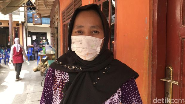 Warga Kampung Pulo, Herfiah (Nur Aziza/detikcom) Warga Kampung Pulo, Herfiah (Nur Aziza/detikcom)