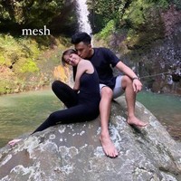 Adhisty Zara jadi perbincangan setelah video mirip dirinya dengan Niko Al Hakim beredar di media sosial. Video yang diunggah di Instagram Story itu memperlihatkan kemesraan keduanya. Zara merupakan mantan personil JKT48 dan kini lebih aktif di dunia akting lewat film ‘Dua Garis Biru’ dan ‘Mariposa’. Foto: dok. Tangkapan layar Instagram @cintakitkat