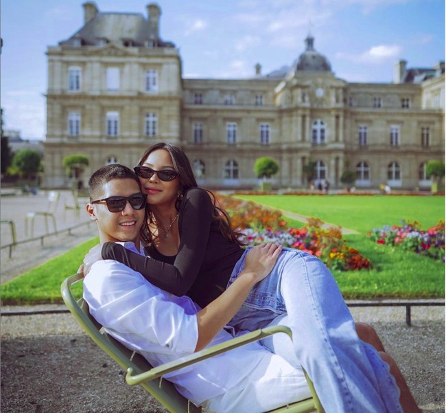 Selain kemesraan keduanya, hubungan Al Ghazali dan Alyssa Daguise juga diperbincangkan karena kisah cinta beda keyakinan mereka. Meski begitu, sepang sejoli ini tampaknya telah mendapat restu dari keluarga masing-masing. Foto: dok. Instagram