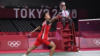Di sisa gim pertama, Anthony Ginting tak terkejar lagi. Dia menang dengan skor 21-18. Satu smash Anthony Ginting dari depan net mampu menutup gim pertama dengan durasi 26 menit.