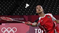 Pada gim kedua, margin Anthony Ginting dengan Antonsen sampai 8 poin, pada kedudukan 10-18. Meski sempat memangkas jarak, Anthony Ginting kalah 15-21.