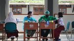 Antusias Siswa SD-SMP di Cimahi saat Vaksinasi COVID-19