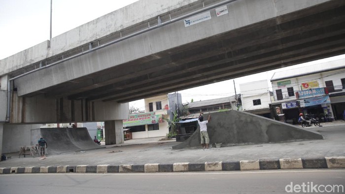 Asyik, Kolong Flyover Cipendawa Bakal Jadi Skatepark di Bekasi Taman kolong skate park di kolong flyover Cipendawa, Kota Bekasi, tengah dibangun arena skatepark.