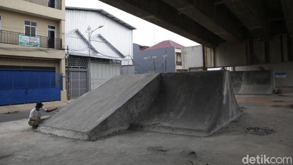 Siap-siap Meluncur di Skatepark Cipendawa Bekasi