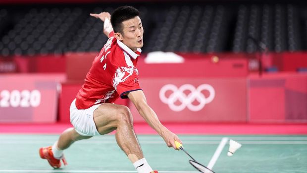 CHOFU, JAPAN - JULY 31: Chen Long of Team China competes against Chou Tien-chen of Team Chinese Taipei during a Men's Singles Quarterfinal match on day eight of the Tokyo 2020 Olympic Games at Musashino Forest Sport Plaza on July 31, 2021 in Chofu, Tokyo, Japan. (Photo by Lintao Zhang/Getty Images)