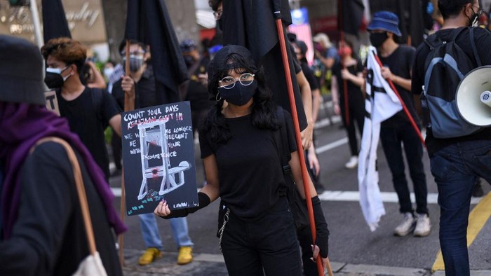 Malaysians take part in a rare anti-government rally in Kuala Lumpur on July 31, 2021, despite a tough Covid-19 coronavirus lockdown in place restricting gatherings and public assemblies. (Photo by Arif KARTONO / AFP)