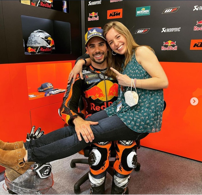 Miguel Oliveira dan Istrinya Andreia Pimenta Miguel Oliveira dan Istrinya Andreia Pimenta