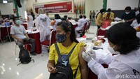 Vaksinasi digelar di Aula Universitas Bhayangkara Jakarta Raya, Kota Bekasi.