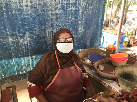 Pedagang di Pasar Tradisional Lokasi Binaan Kramat Jati, Jaktim