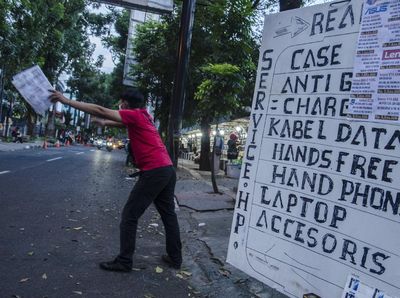 Jasa Servis HP dan Komputer di Mal BEC Luber ke Jalan