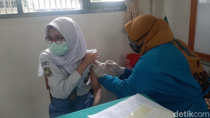 Pelajar Bogor Jalani Vaksinasi
