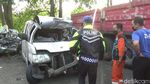 Penampakan Minibus Ringsek Usai Tabrak Truk di Tol Cipularang
