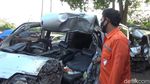 Penampakan Minibus Ringsek Usai Tabrak Truk di Tol Cipularang
