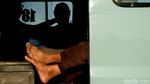Pilu Sopir Angkot yang Terimbas Pandemi COVID-19