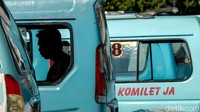 Sebelum masuk pandemi COVID-19, Sutiyono bisa mengantongi minimal Rp 150 per hari. Harapan para sopir angkot ini tak muluk-muluk, Ia hanya berharap situasi bisa kembali normal sehingga tidak perlu lagi tekor.