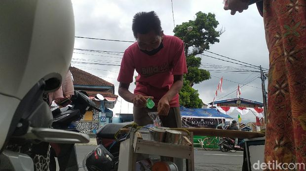 Pria Garut Bawa Rp 5.000 untuk Beli Nasi Padang