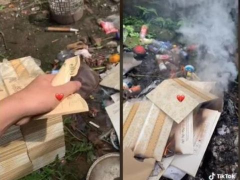 Pria yang membakar kartu undangan pernikahan.