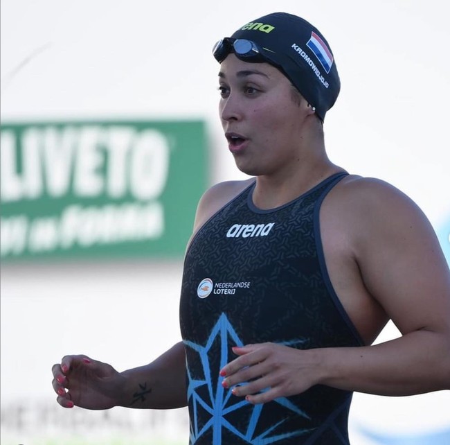 Ranomi sendiri memiliki darah keturunan Jawa dari sang ayah, Rudi Kromowidjojo. Rudi kemudian menikah dengan wanita asli Belanda, Netty Deemter. Dari pernikahan tersebutlah lahir Ranomi dan saudara laki-lakinya, Chjanoy Kromowidjojo. Foto: Instagram/@ranomikromo